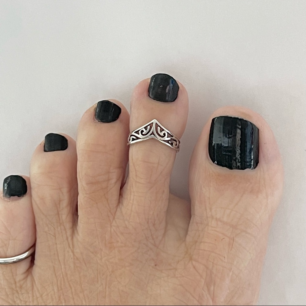Sterling Silver V Shape Filigree Toe Ring, Silver Rings, Chevron Ring, Swirls